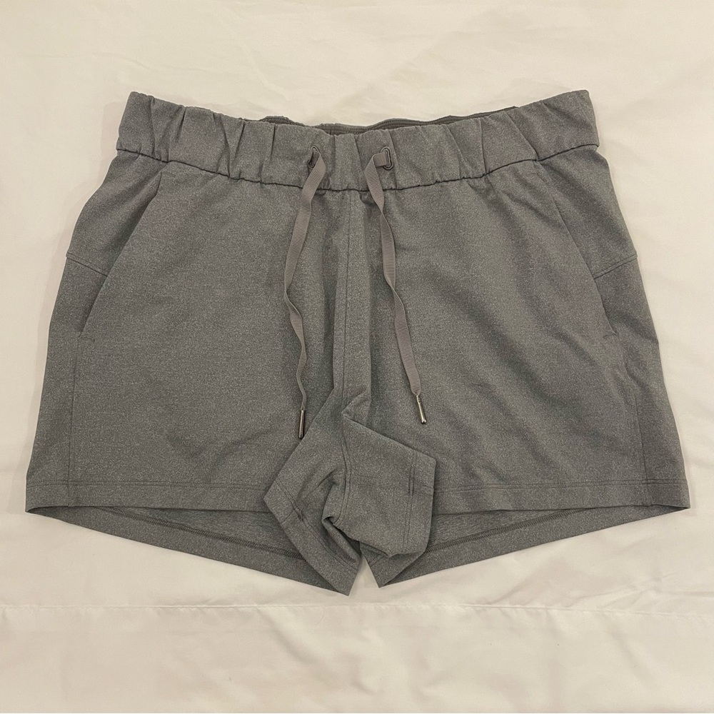Lululemon On the Fly Athletic Shorts in Heathered Gray Size 8